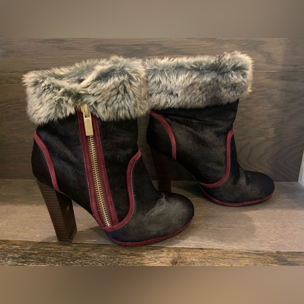 June Ambrose Elegant Black Heeled Boots, maroon detailing with Fur Trim